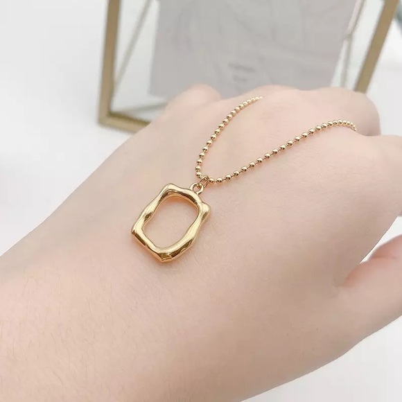 Retro Hollow Square necklace - Picture 2 of 5